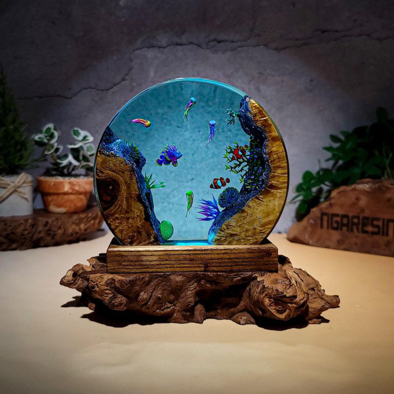 Resin Art Baby - مصباح طاولة من الراتنج بتصميم حيوانات