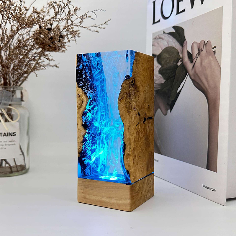 مصباح طاولة من الراتنج بتصميم  - مراجعة Resin Art Baby وسعره